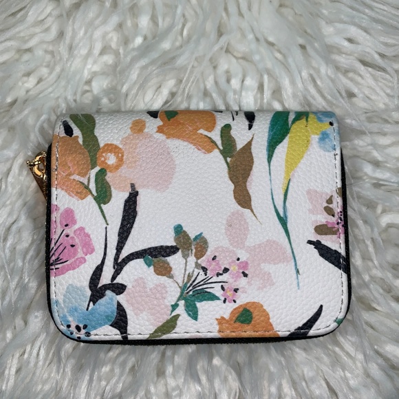 NWOT 🌸 💼 Flower Wallet - Picture 3 of 6